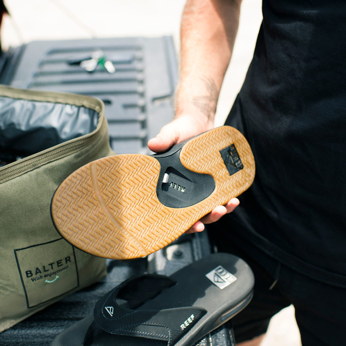 Reef thongs with store bottle opener